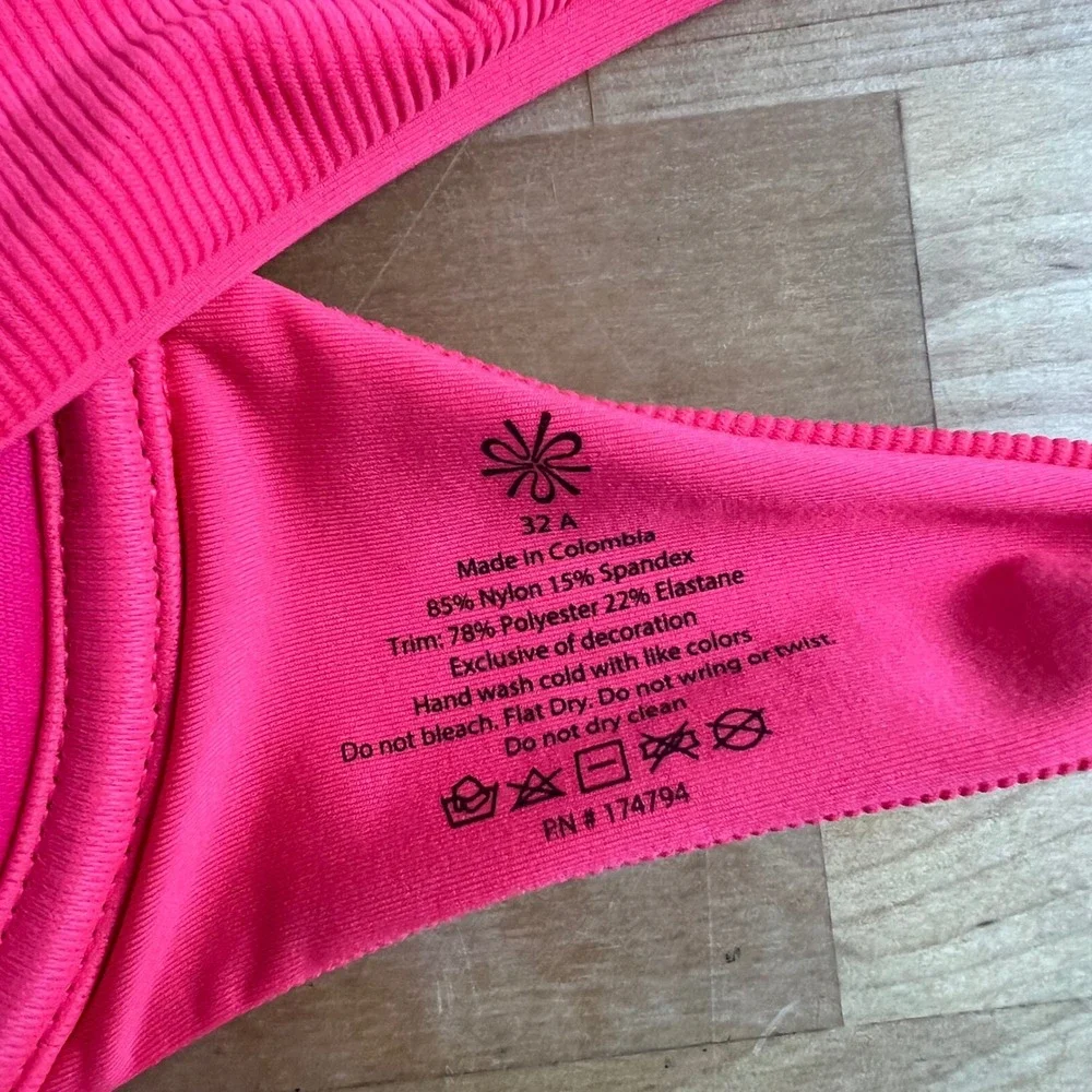 Pepper Bikini Swimsuit Top Lift Up Size 32A Campari Pink Ribbed Underwire New